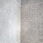 azulejos grises cuarto baño