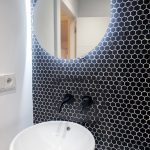 azulejos negros baño