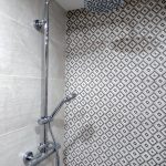 azulejos tipo mosaico baño