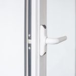 puerta aluminio blanco