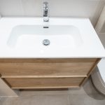 lavabo con mueble madera