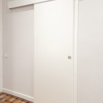 puerta corredera blanca