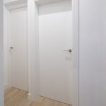 puerta blanca dormitorio