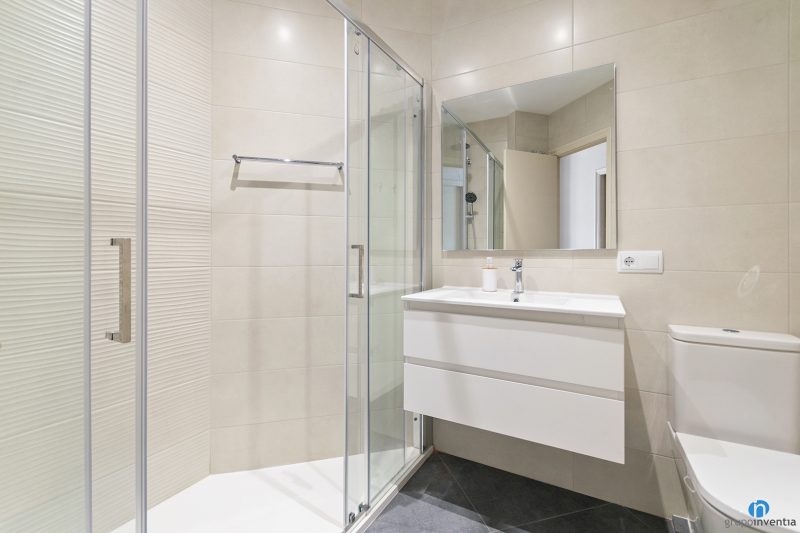 Inventia_Comte Borell 132 Baño_01