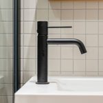 griferia baño negra