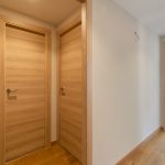 puertas madera modernas