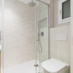 inodoro suspendido baño moderno