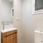 diseño neutro baño moderno