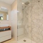 baño moderno funcional
